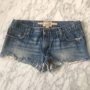 Abercrombie & Fitch low rise jean shorts Size 6